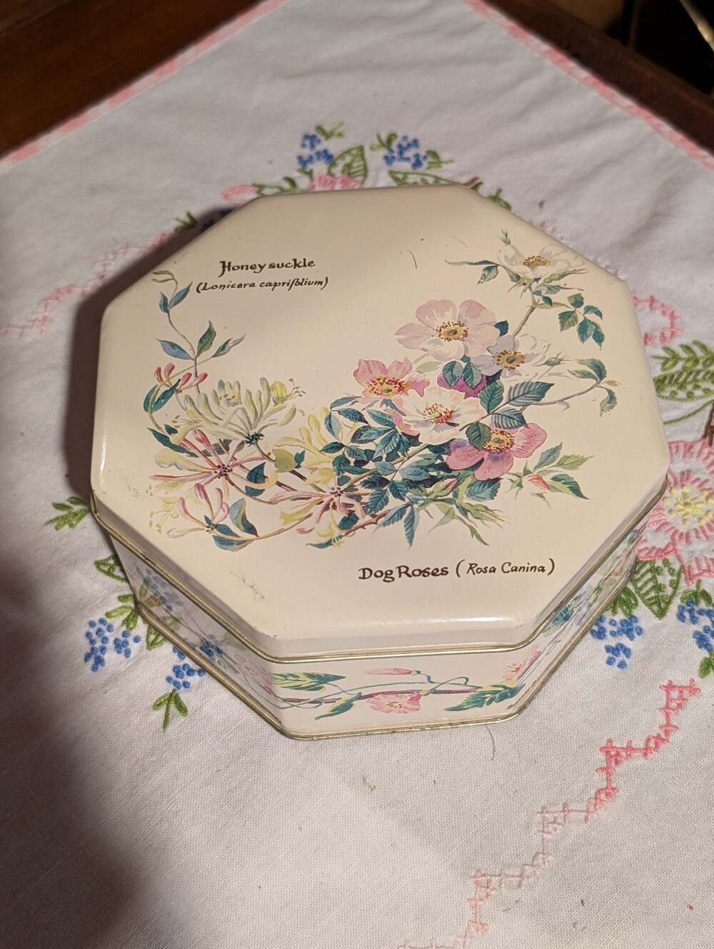 Vintage 70's  Floral Tin England Hinged Attached Lid  1977